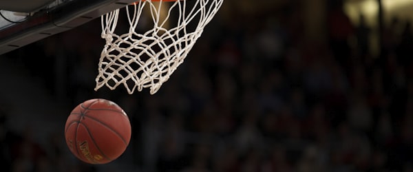 篮球赛事直播画面 - NBA球员扣篮精彩瞬间